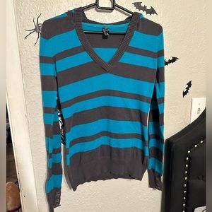 Empyre Hooded Sweater Size Small